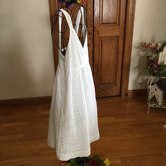 Adorable fully lined white dress - Picture 3 of 8
